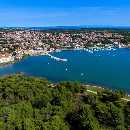 아파트 With Parking Space - 22712 *