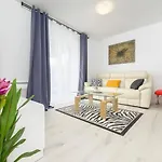 With Parking Space - 22712 Μεντουλίν